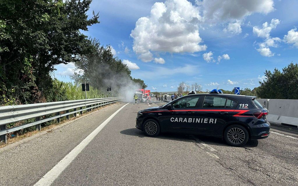 Törkeä ryöstö tallentui videolle Italiassa: Asemiehet räjäyttivät auton moottoritiellä
