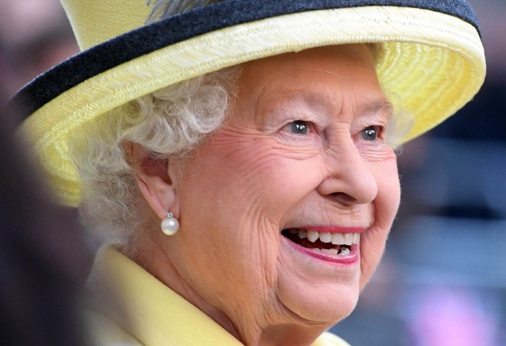 Kuningatar Elisabet, 93, on valmiina prinssi Harryn vauvaa varten - oleskelee naapurissa