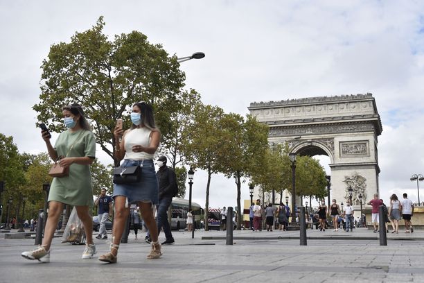 Ranska kiristi perjantaista alkaen kasvomaskeja koskevia sääntöjä Pariisissa ja joissain sitä ympäröivillä alueilla.