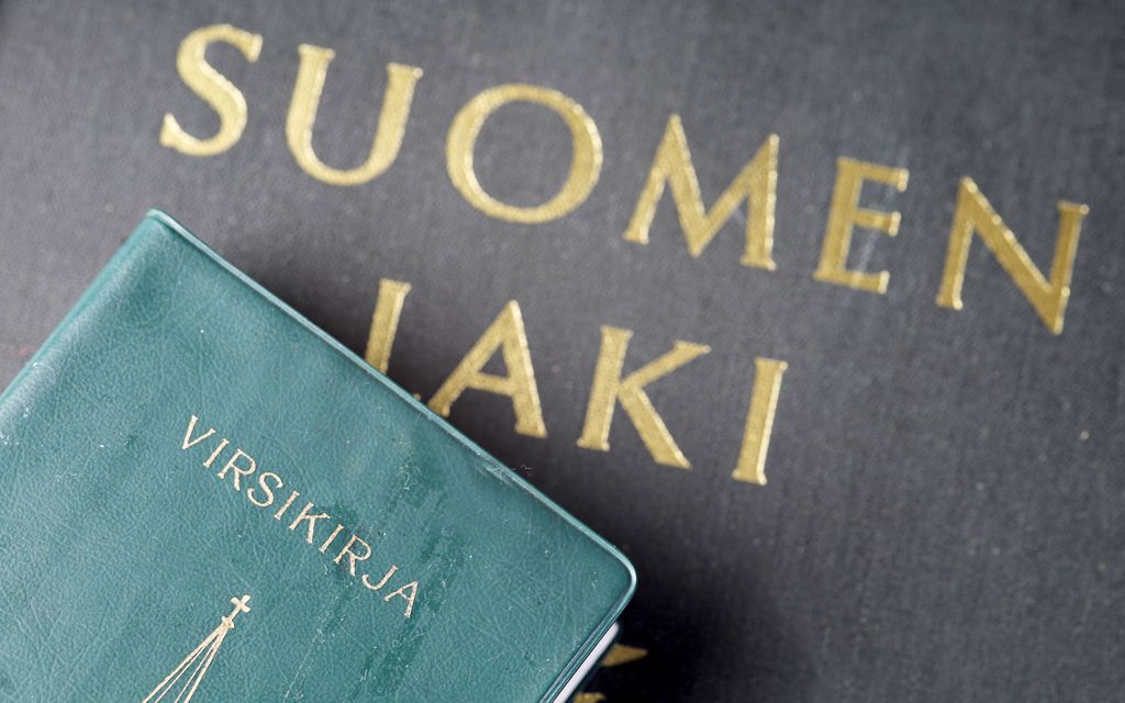 Valtava uhkasakko Espoolle Suvivirsi-kiistassa: Laurin lapselle jätti­korvaukset