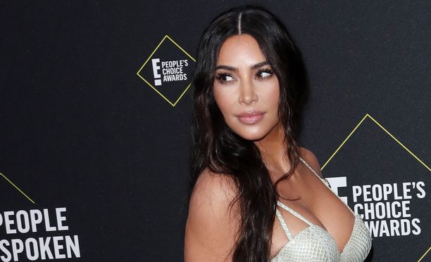 Kim Kardashian mainosti suomalaista lonkeroa ilmaiseksi.