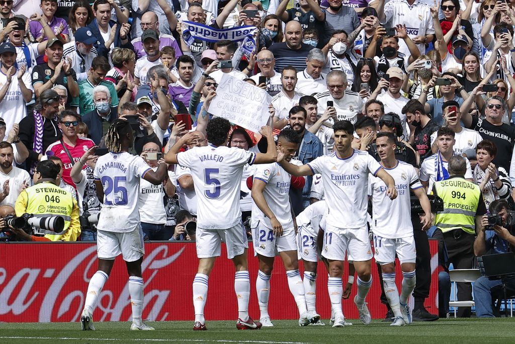 Real Madrid varmisti La Ligan mestaruuden – Carlo Ancelottille ainutlaatuinen täyskäsi valmennus­titteleitä