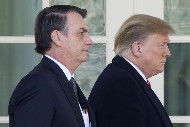 Brasilian presidentti Jair Bolsonaro (vas.) oli Donald Trumpin vieraana Valkoisessa talossa maaliskuussa. 