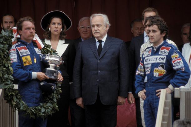 Keke Rosberg sai nauttia voittoseremonioista Monacossa keväällä 1983. 