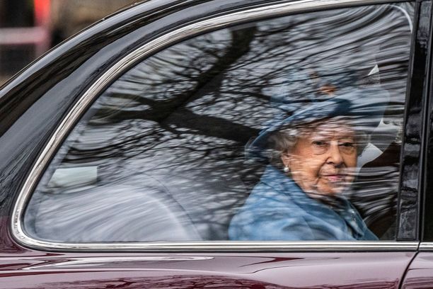 Kuningatar Elisabet pitää kansalaisilleen vakavan puheen koronaviruksen aiheuttaman tilanteen takia.