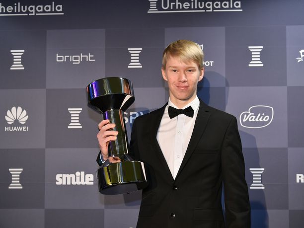 Kalle Rovanperän saama Uuno-palkinto on ensimmäinen pysti hänen uudessa palkintokaapissaan. Nuorukaisen rallitaidot tuntien Uuno saanee seuraa varsin nopeasti.