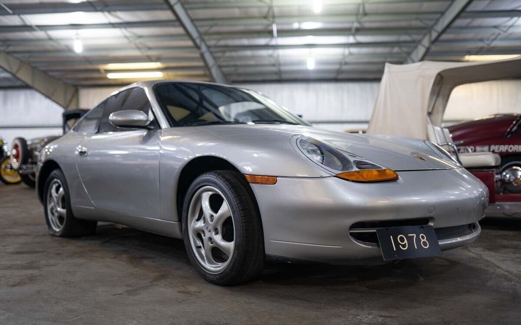 Elokuvasta tuttu Porsche 911 myynnissä – Ei ole aivan sitä miltä näyttää 