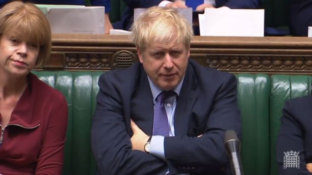 Johnson koki kirvelevän tappio parlamentin alahuoneessa. 