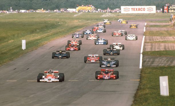 Arkistokuva vuonna 1977 ajetusta Iso-Britannian GP:stä.