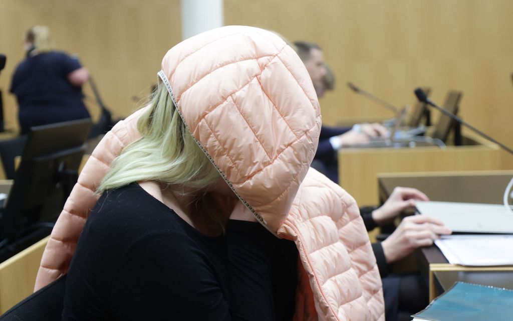 Karut viestit julki: Näin vessaan synnyttänyt 19-vuotias viestitteli ystäviensä kanssa