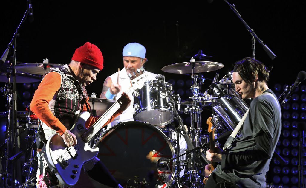Red Hot Chili Peppers myi oikeudet tuotantoonsa 140 miljoonalla dollarilla