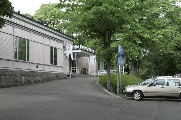 Ravintola Kaivohuone sijaitsee Helsingin Kaivopuistossa.