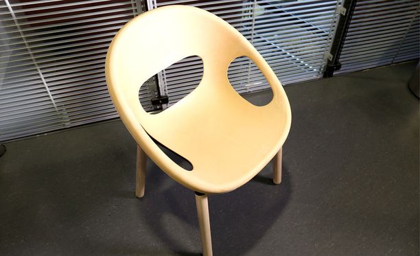 Ensimmäinen biohajoavasta materiaalista valmistettu mallituote on perinteisellä sulaseostus- ja ruiskuvalutekniikalla muotoiltu design-tuoli. Tuoli on valmistettu VTT:n, Plastec Finlandin ja KO-HO Industrial Designin yhteistyönä.