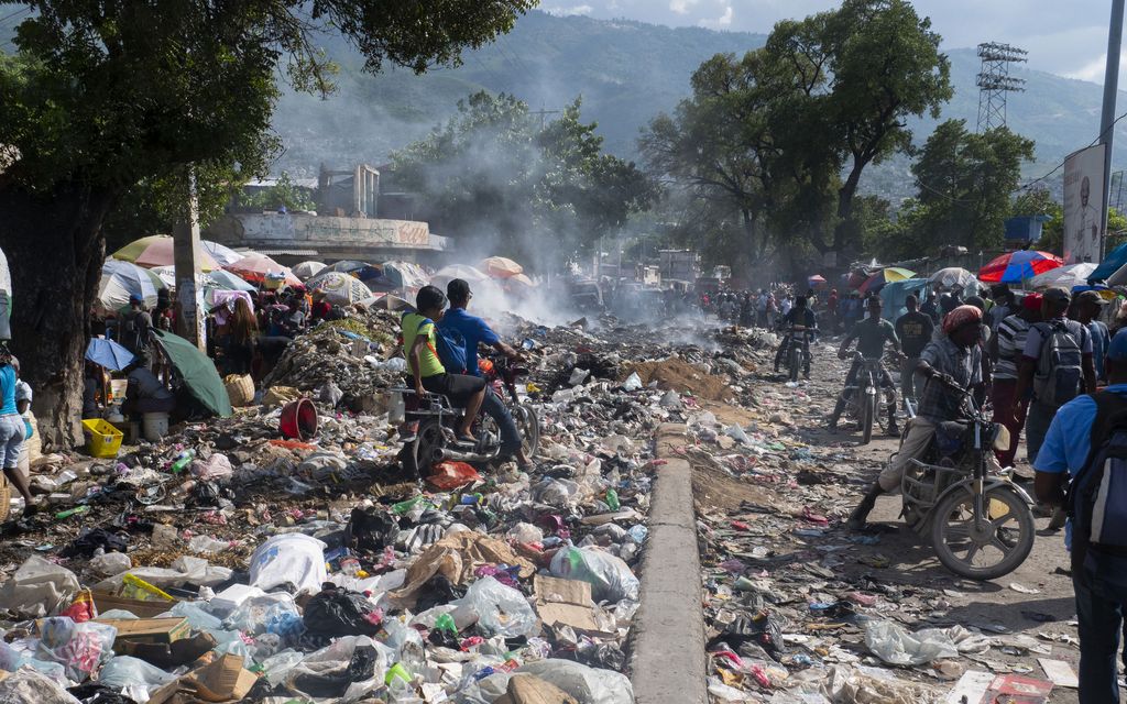 Haitin humanitäärinen kriisi: jengitaistelut johtaneet bensiini- ja vesipulaan sekä uuteen kolera­epidemiaan 