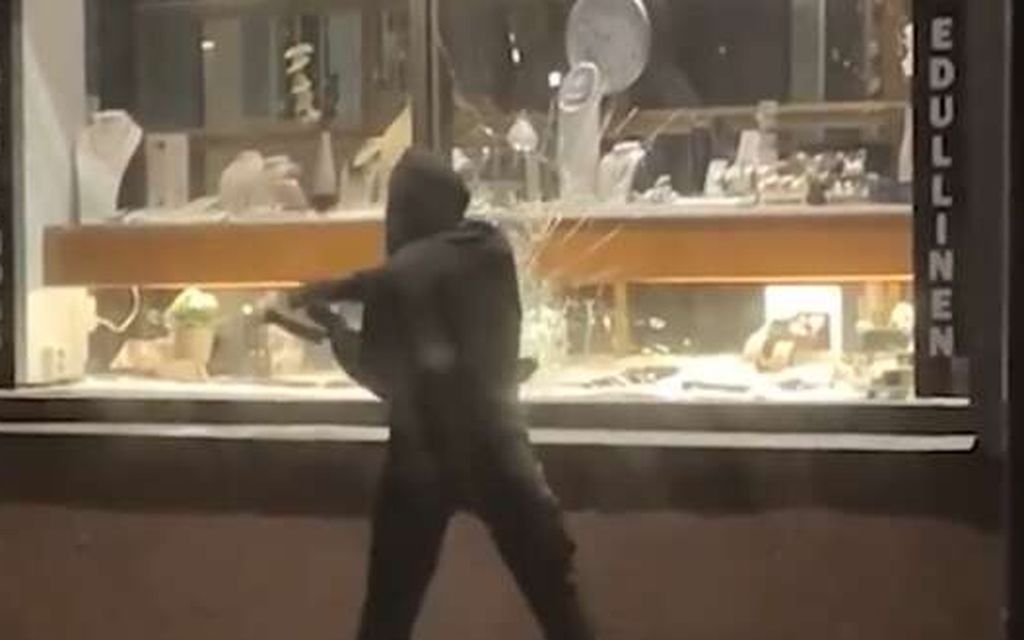 Hurja lekamies vangittiin – Moukarointi tallentui videolle