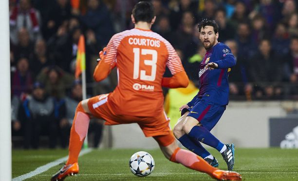 Leo Messi uittaa ensimmäisen maalin Thibaut Courtois'n längistä.