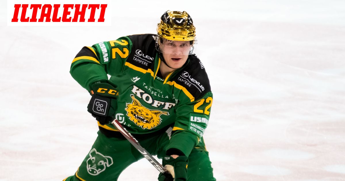 Arttu Ruotsalainen saamassa NHL-debyyttinsä