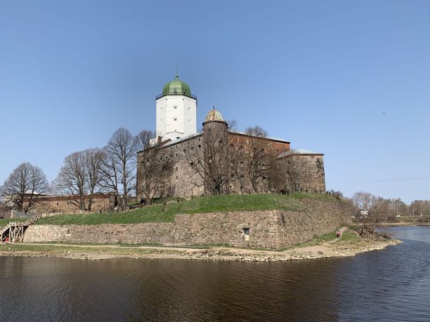 Viipurin linna on kaupungin tunnetuin nähtävyys. Ennen talvisotaa Viipuri oli Suomen toiseksi suurin kaupunki.