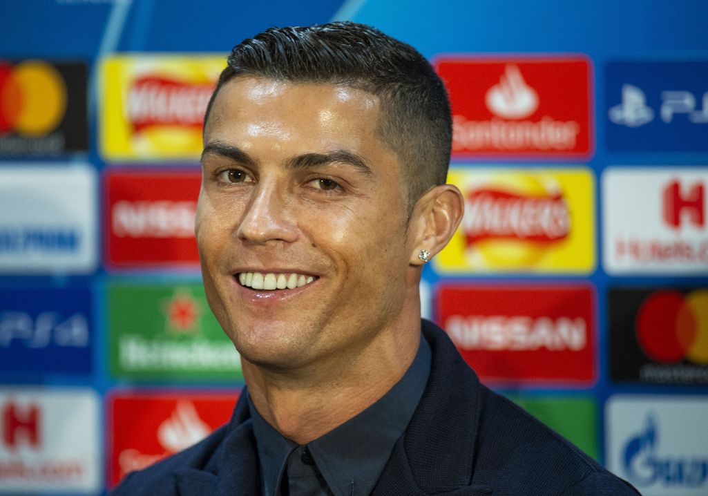 Kysymys raiskauskohusta nosti hymyn Cristiano Ronaldon kasvoille: ”Asianajajani ovat luottavaisia”