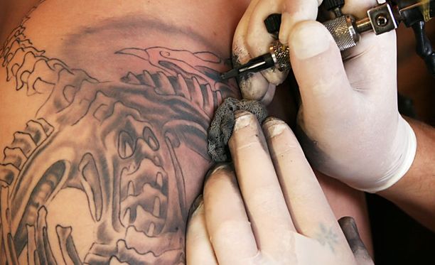 10 asiaa, jotka ovat tatuoiduille turhankin tuttuja