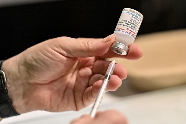 Husin Asko Järvinen sanoo, että koronarokote tulee jatkossakin antamaan parhaan suojan vakavaa koronatautia vastaan.