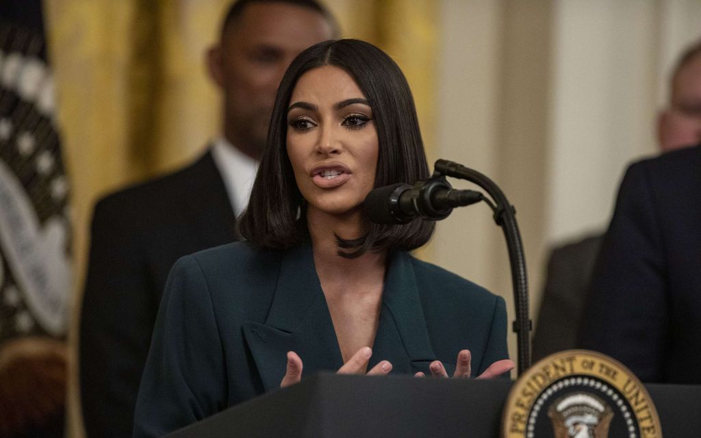 Kim Kardashian Valkoisessa talossa keskus­telemassa rikos­oikeudesta