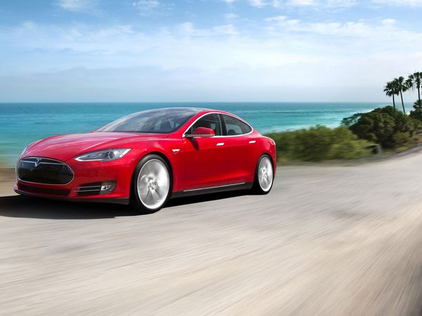 ONE-yhtiö testasi superakkuaan Tesla Model S -sähköautolla.