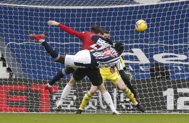 Mbaye Diagne kampeutui palloon ennen Victor Lindelöfiä: 1–0.