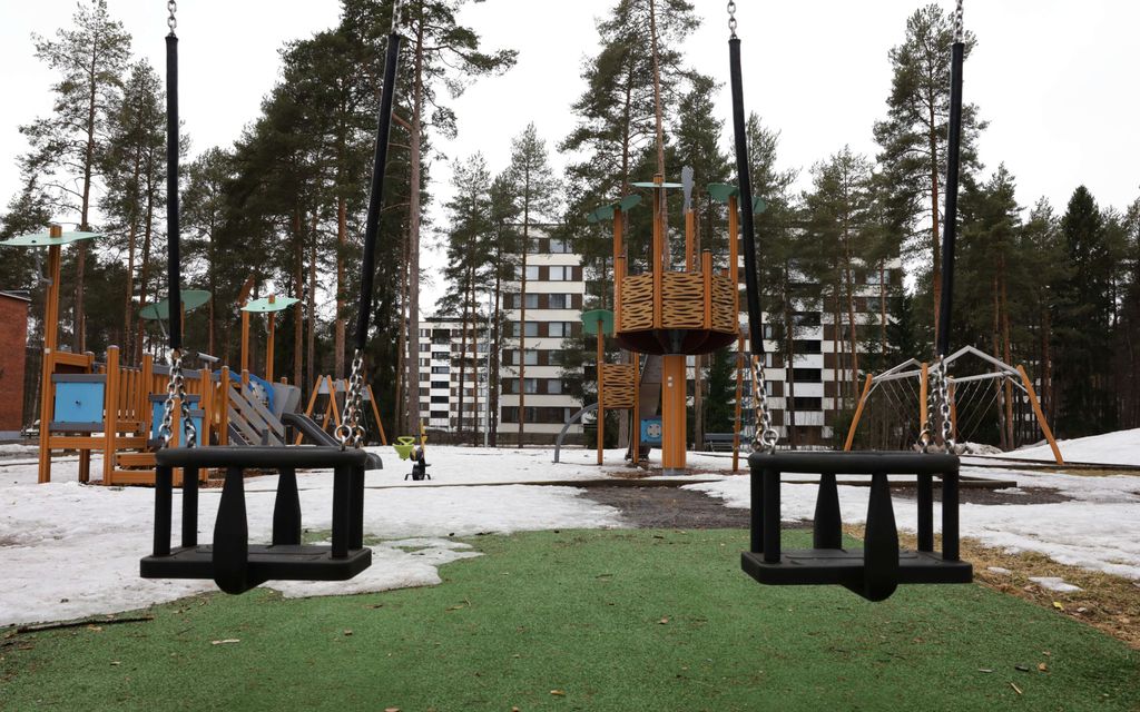 Poliisilla tuntikausia kestänyt salaperäinen operaatio leikki­puistossa Oulussa