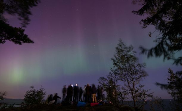 Näin upeasti revontulet näkyivät Pohjanmaalla ja Pirkanmaalla - vielä ehdit  ihailla!