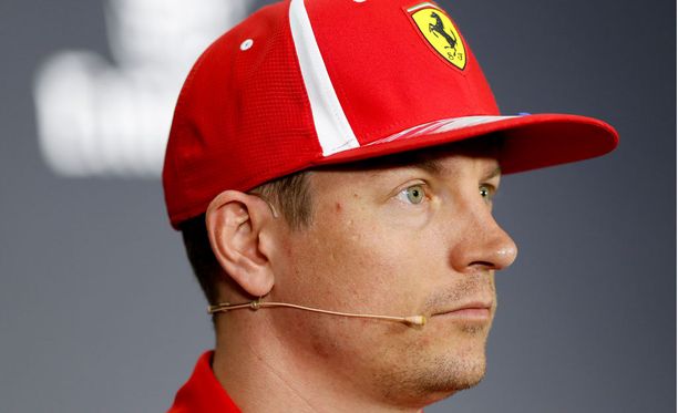 Kimi Räikkönen starttaa Bahrainin F1-osakilpailuun kakkosruudusta Sebastian Vettelin rinnalta.