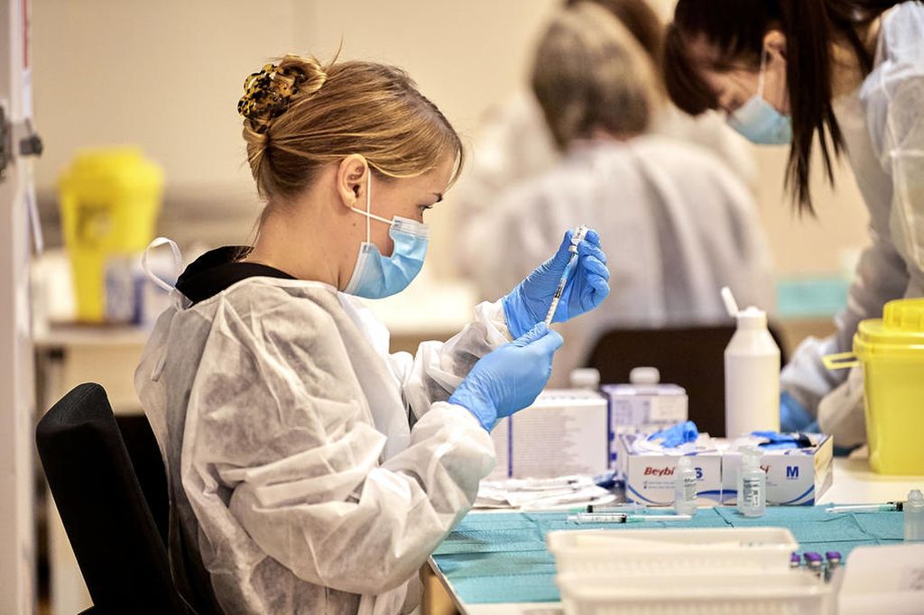 Tanska tutkii kahta aivoveritulppatapausta Astra Zenecan rokotteen saaneilla