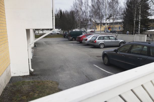 Uhri löydettiin kuolleena vappuyönä parkkipaikalta Kuopion Petosen kaupunginosasta.