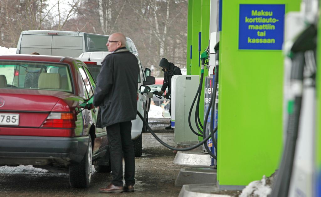 Autoliitto varoittaa: Polttoaineen hinta voi nousta 35–40 senttiä litralta