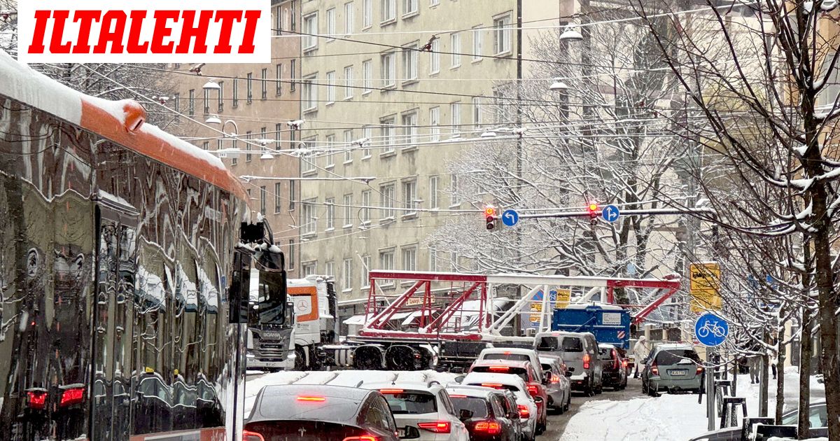 Tästä syystä Helsinki ajautui liikennekaaokseen – Nyt puhuvat vastuuhenkilöt