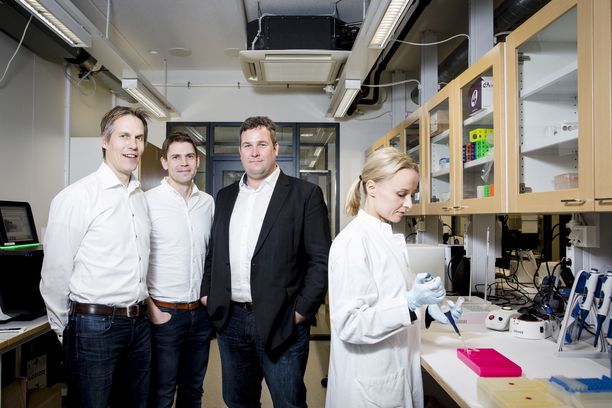 Blueprint Geneticsin Tommi Lehtonen (keskellä), Juha Koskenvuo (vasemmalla) ja Samuel Myllykangas kuvattuna vuonna 2016. Viime vuonna yhtiö päätti hakea kasvua ja myydä toimintonsa yhdysvaltalaiselle Quest Diagnostics -yritykselle. 