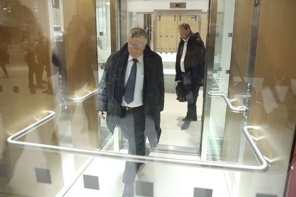 Entinen toimitusjohtaja Didier Lombard saapui oikeuteen 7. toukokuuta Pariisissa.