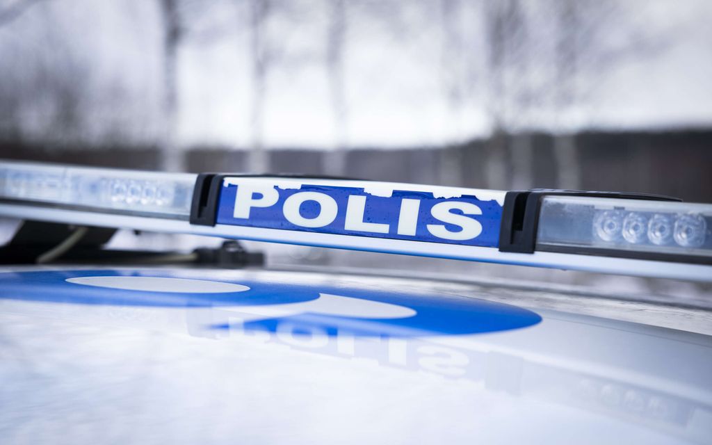 Syntymä­päiväsankari ammuskeli päin poliisia ja tuikkasi talonsa tuleen