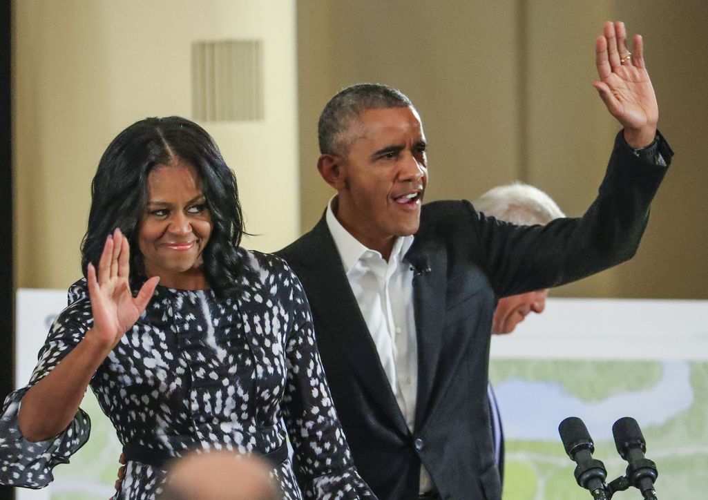 Barack ja Michelle Obama lähtevät mukaan podcast-bisnekseen: Entinen presidenttipari solmi sopimuksen Spotifyn kanssa