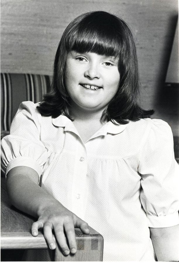Iltalehden arkistossa on kuva Hanna-Riikasta vuodelta 1981. Kuvassa hän on 10-vuotias.
