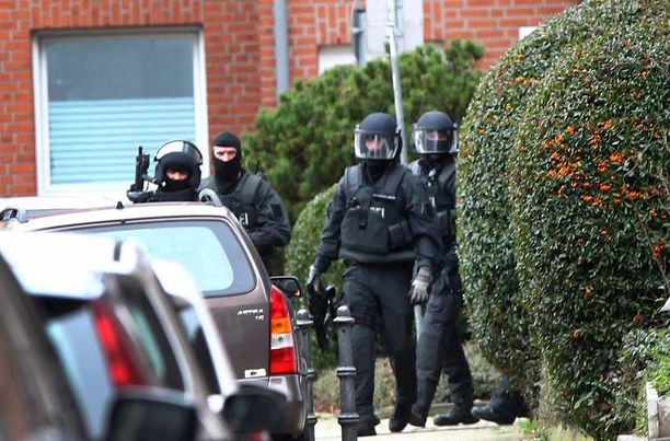 Erikoisjoukot hyökkäsivät kadulla - Saksassa pidätetty jo seitsemän