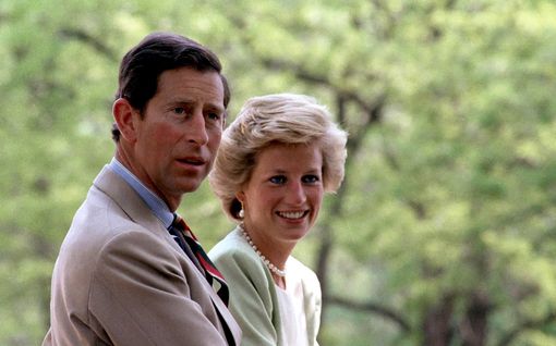 Raju dokumentti­väite: Diana petti Charlesia ensin 
