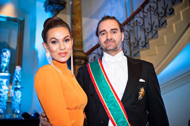 musta mies nuolee musta pillua