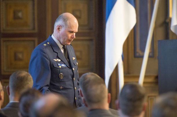 Tällä viikolla kävi ilmi, että Puolustusvoimien entinen komentaja Jarmo Lindberg oli pian eläköitymisensä jälkeen siirtynyt amerikkalaisen hävittäjävalmistaja Lockheed Martinin lobbariksi.
