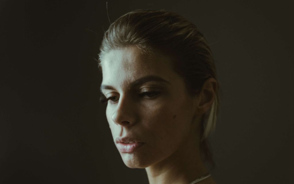 Jos olet kasvattanut itsellesi kovan teflonkuoren etkä osaa ottaa kehuja vastaan, syy voi piillä tässä