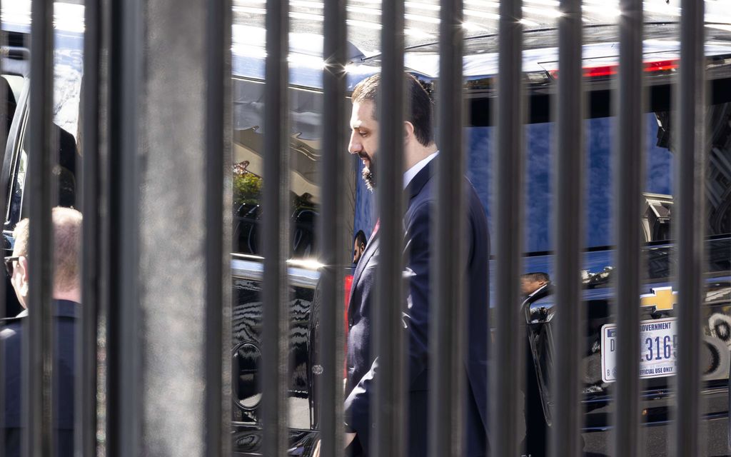 Ex-terroristi vietiin Valkoisen talon sivuovesta sisään