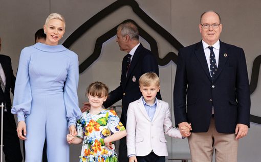 Monacon prinsessa Gabriella varasti show’n formula­kisoissa – säikähti samppanja­suihkua