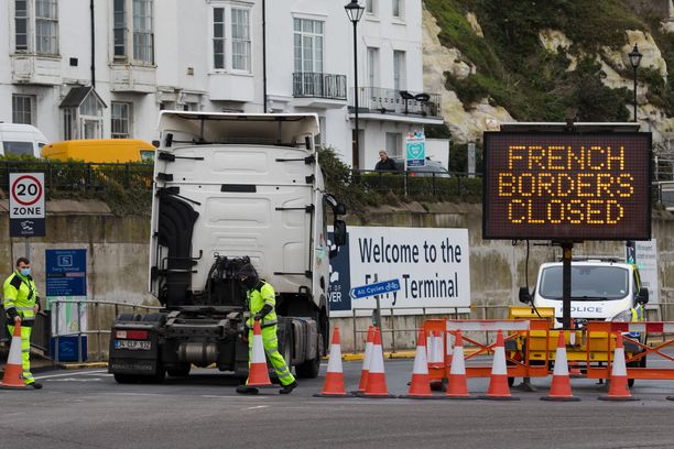 Tältä näytti satama Doverissa, Britanniassa Ranskan suljettua rajansa.