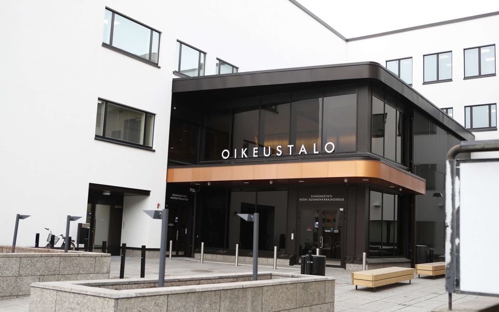 Mies raiskasi 7-vuotiaan tytön ja vei toisen lapsen väkisin asunnolleen