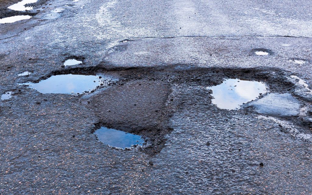 Näkökulma: Suomen tieverkon järkyttävä romahdus: Renkaita tuhoavat kraatterit ovat uusi normaali